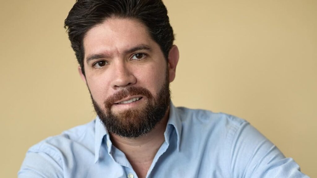 Dr. Pedro Menechini: Excelência e Humanização na Urologia Masculina em Maringá